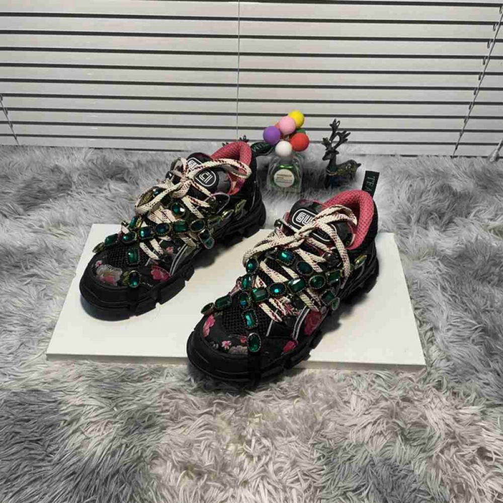 G*u*i1 sneakers