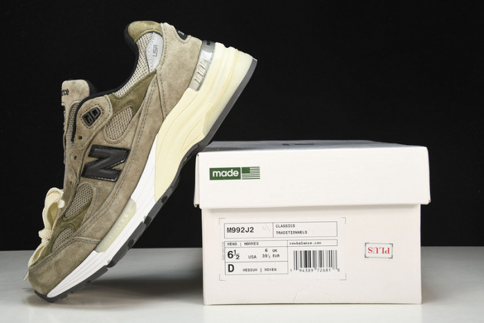 New Balance 992