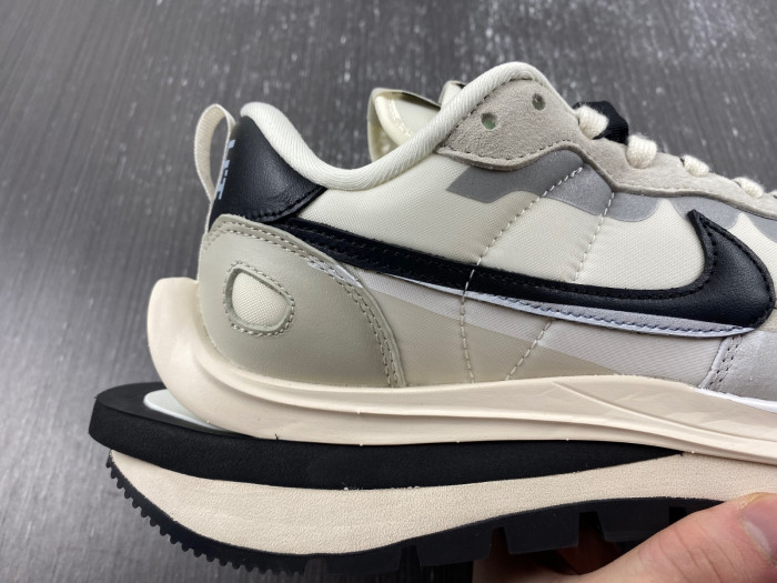 Sacai x VaporWaffle “Tour Yellow ” DD1875-101