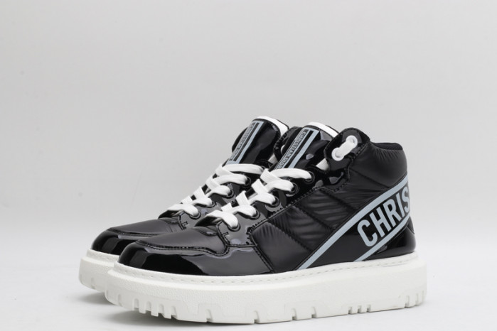 D designer sneaker