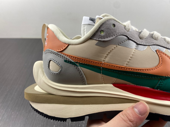 Sacai x VaporWaffle “Tour Yellow ” DD1875-107