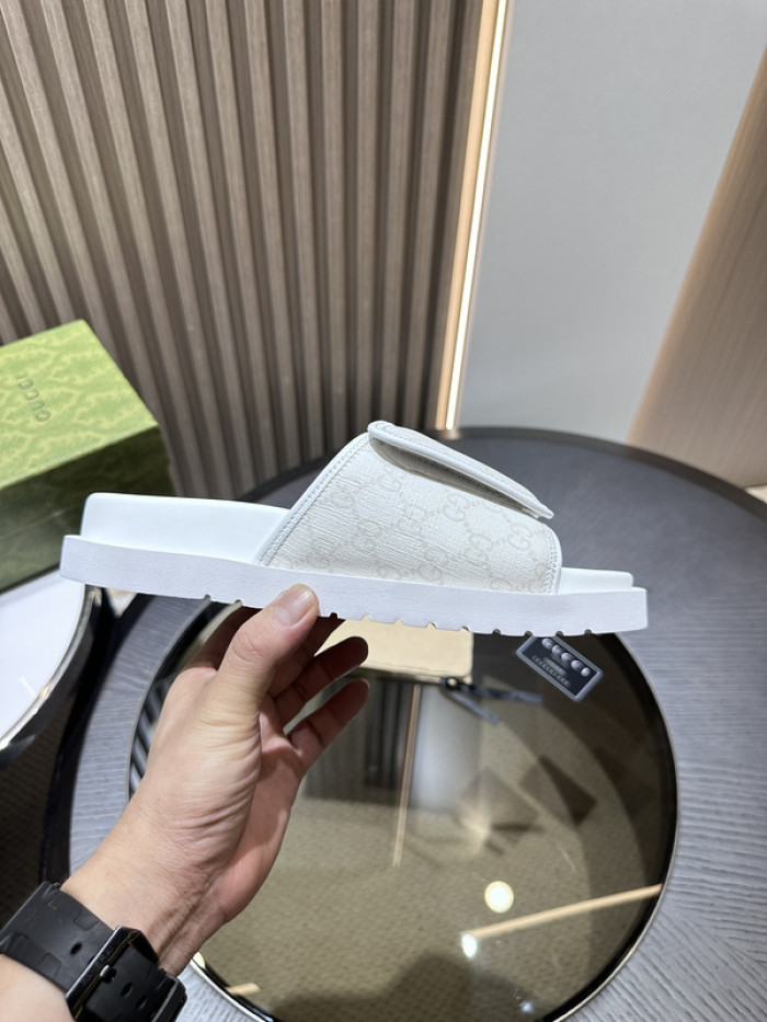 G DESIGNER SLIPPERS