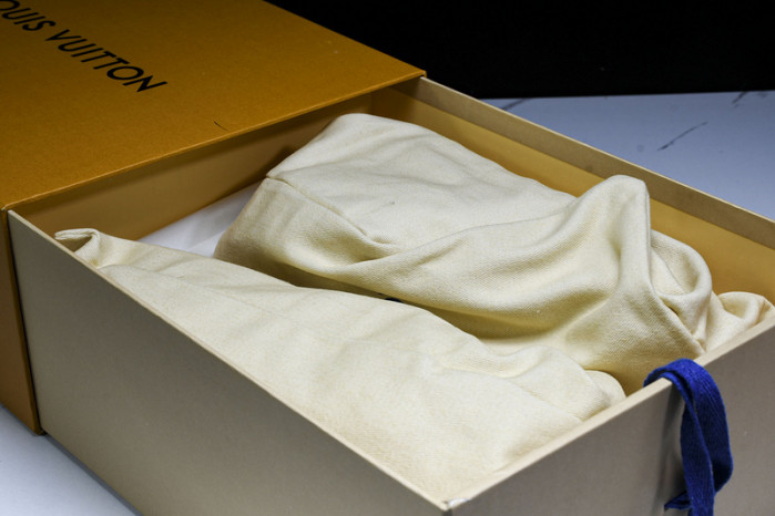 L&V SNEAKERS