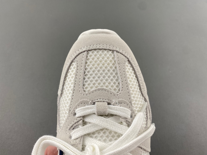 New Balance Mi­u