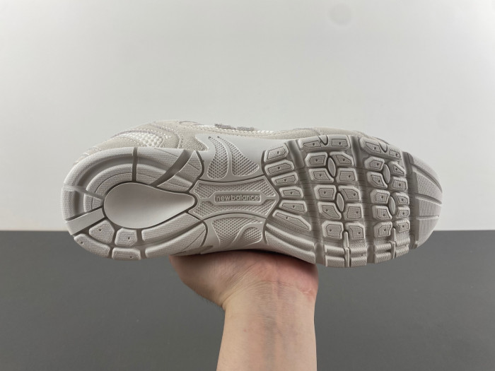 New Balance Mi­u