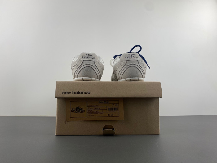 New Balance Mi­u