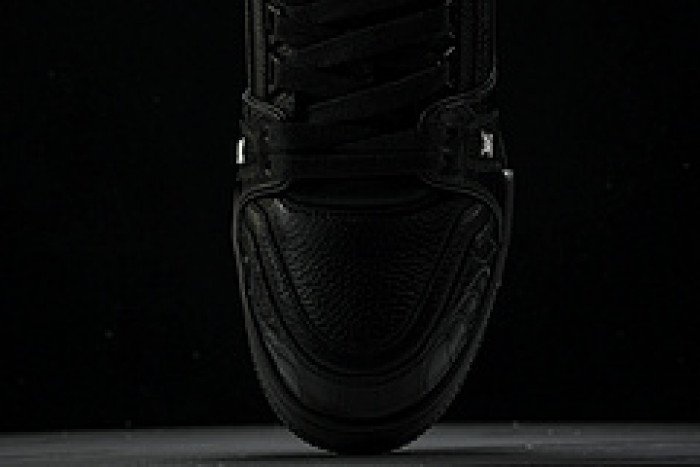 L&V SNEAKERS