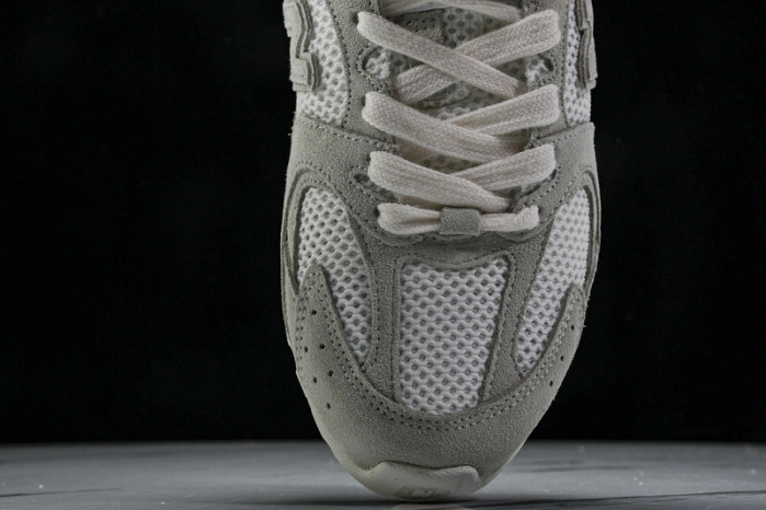 New Balance Mi­u