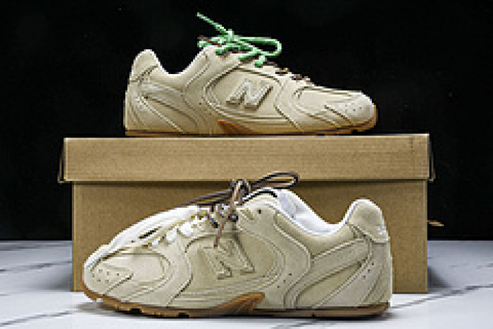 New Balance Mi­u