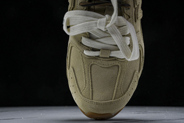 New Balance Mi­u