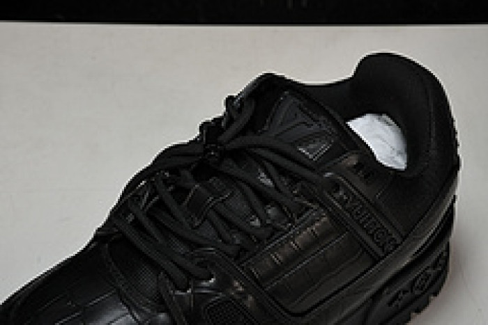 L&V SNEAKERS