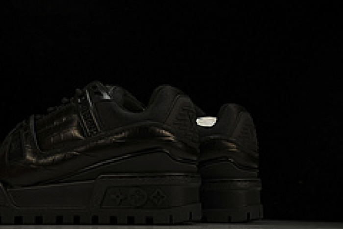 L&V SNEAKERS