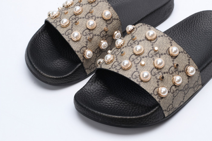 G DESIGNER SLIPPERS