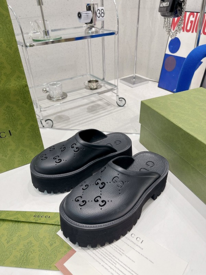 G DESIGNER SLIPPERS