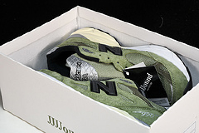New Balance 990