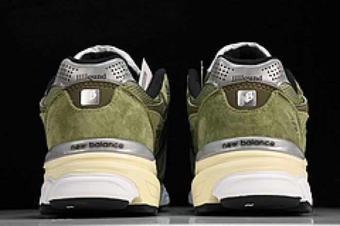 New Balance 990