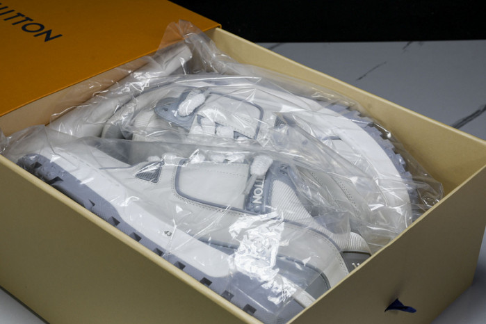 L&V SNEAKERS