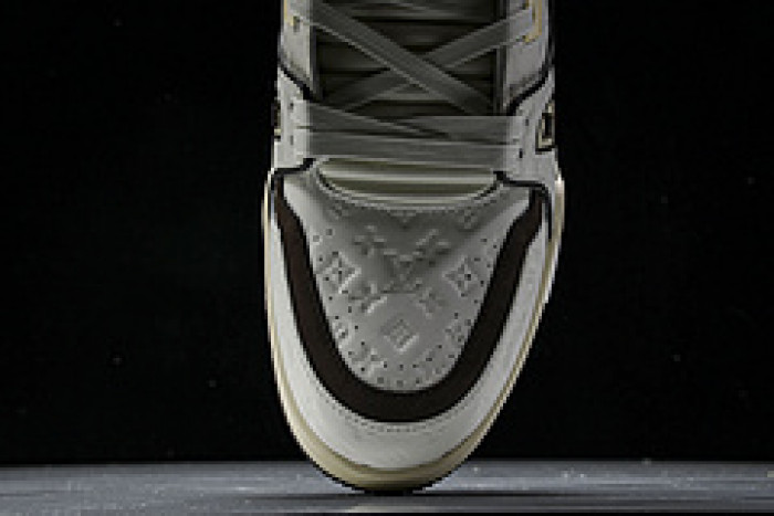 L&V SNEAKERS