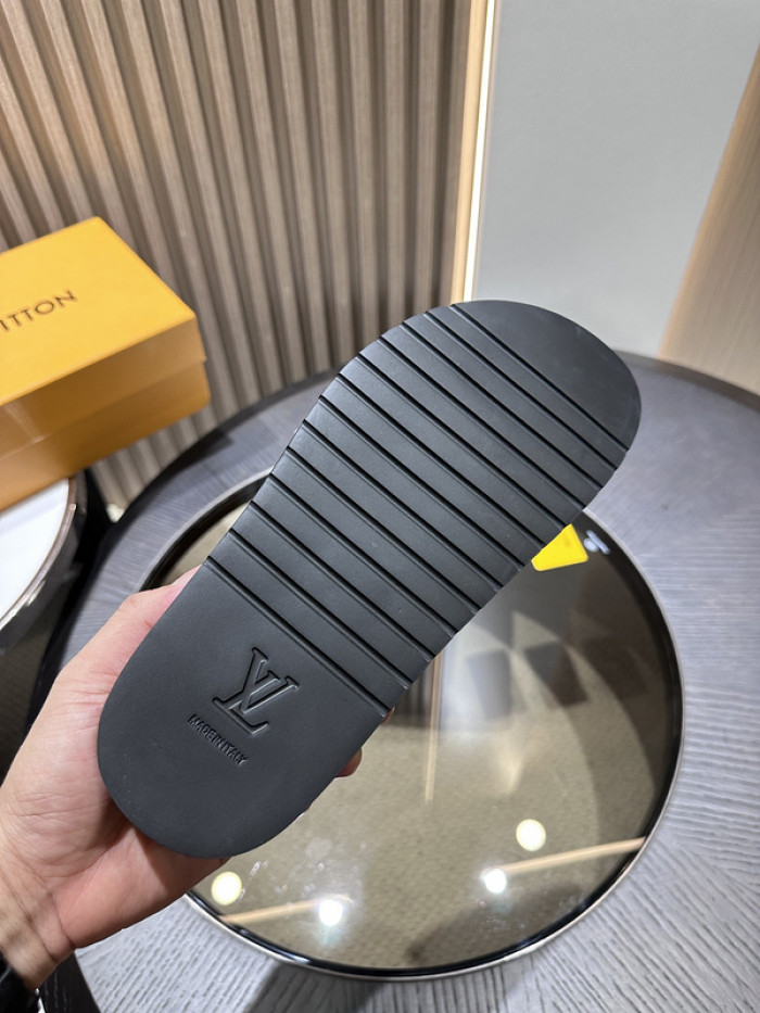 L&V SLIPPERS