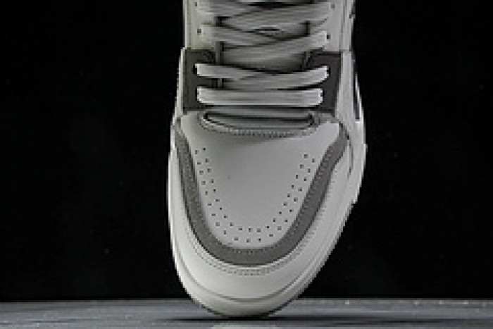 L&V SNEAKERS