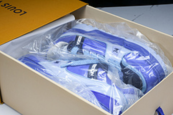 L&V SNEAKERS