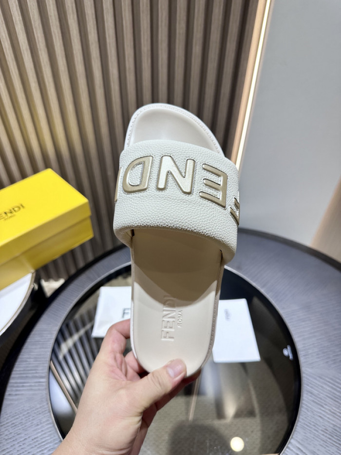 FEND1 SLIPPERS