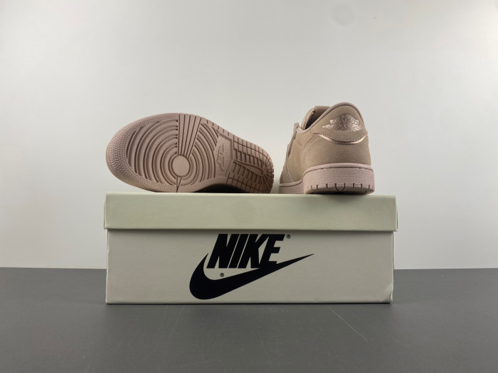 Travis Scott x Air Jordan 1 AO1935-204