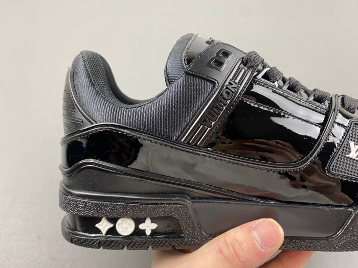 L&V SNEAKERS