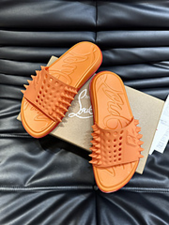CL SLIPPERS