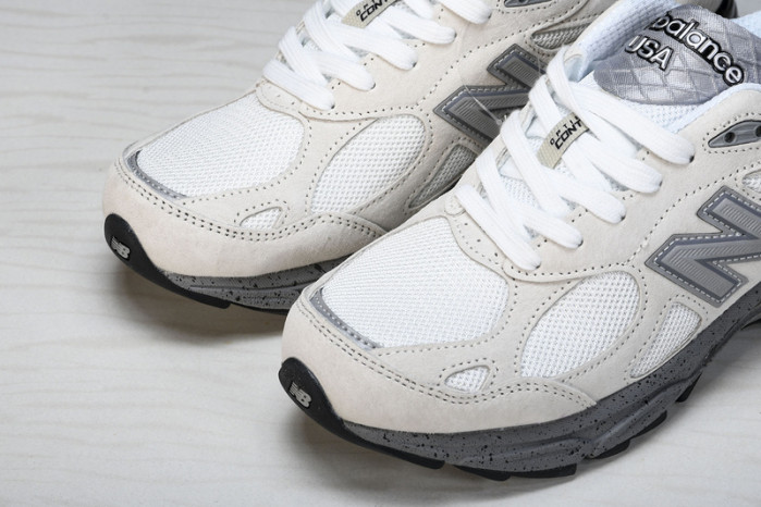 New Balance M990BY3