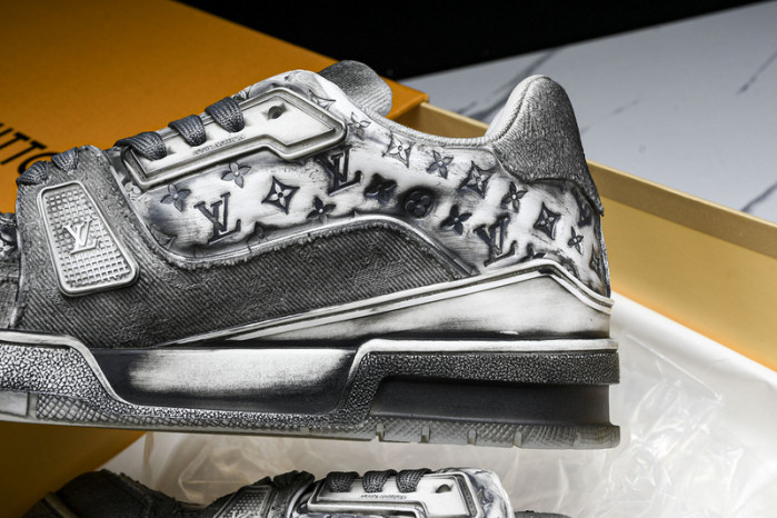 L&V SNEAKERS