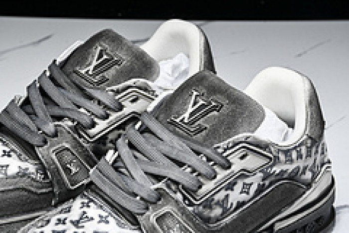 L&V SNEAKERS