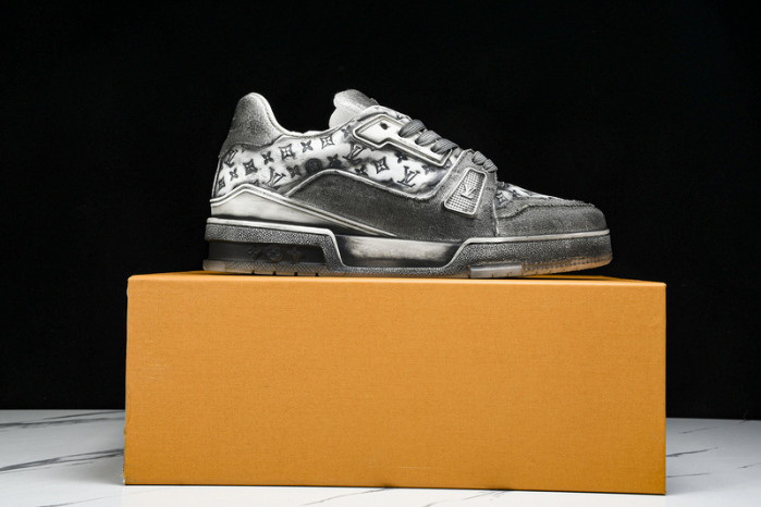 L&V SNEAKERS