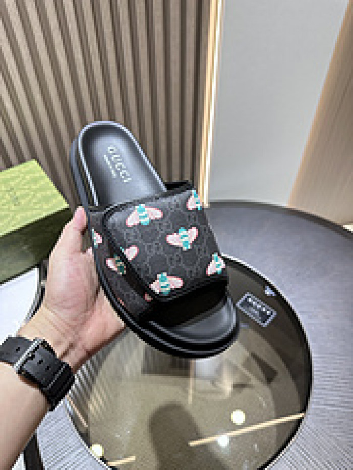G DESIGNER SLIPPERS