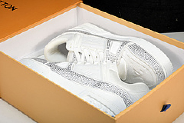 L&V SNEAKERS