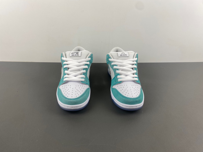 Dunk SDCAI*NIKE SB Low FD2562-400