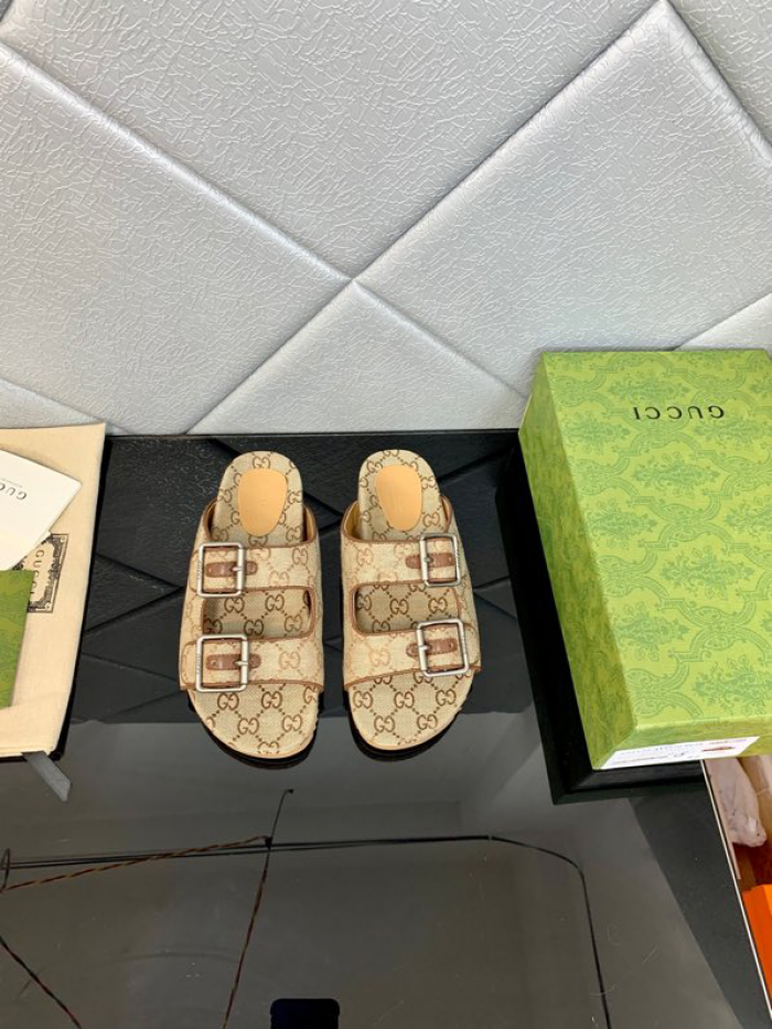 G DESIGNER SLIPPERS