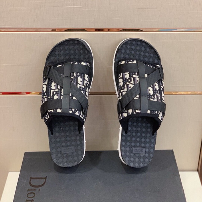DO DESIGNER SLIPPERS