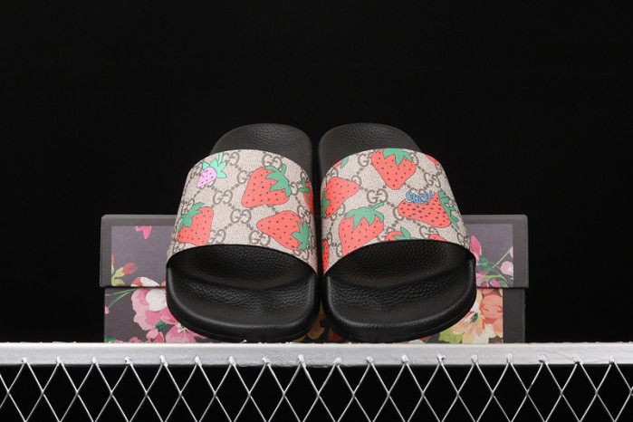 G DESIGNER SLIPPERS