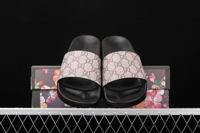 G DESIGNER SLIPPERS