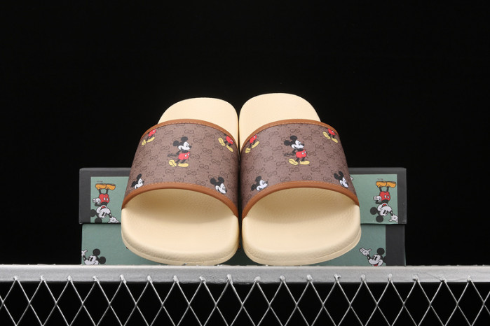 G DESIGNER SLIPPERS