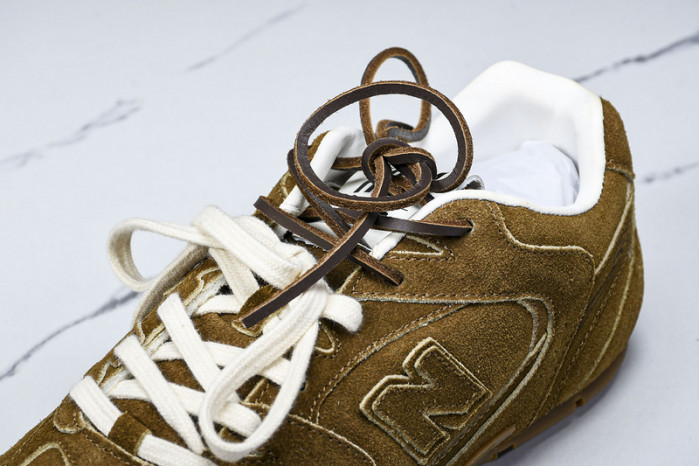 New Balance Mi­u