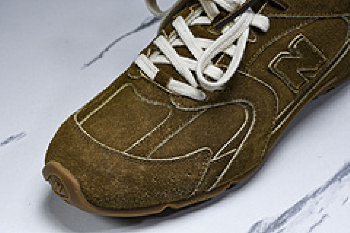 New Balance Mi­u