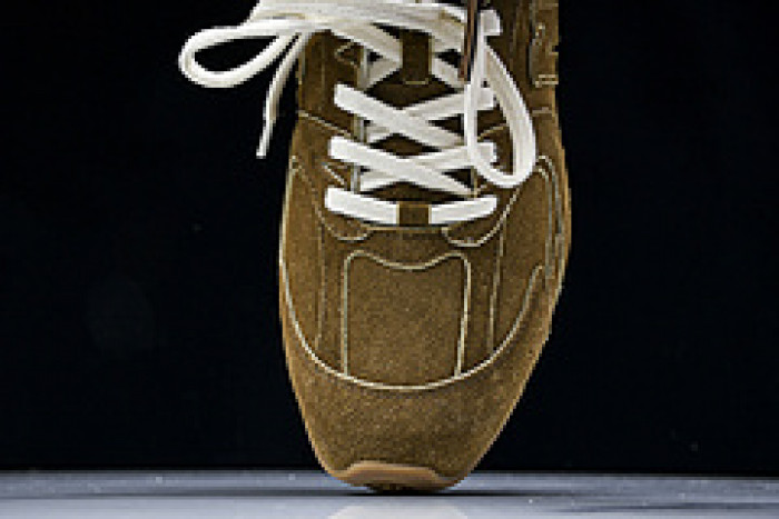 New Balance Mi­u