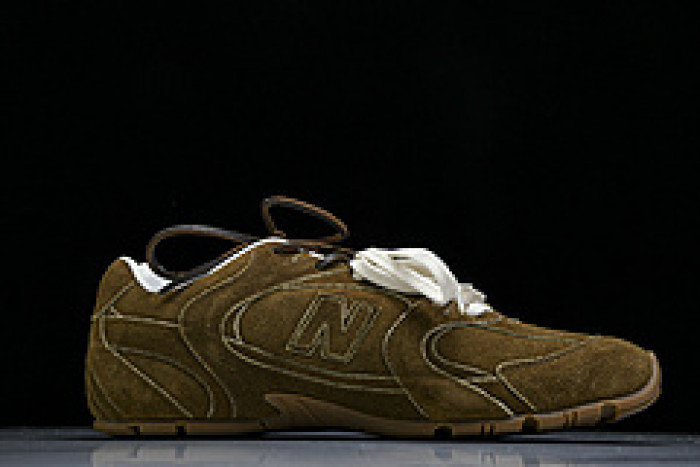 New Balance Mi­u