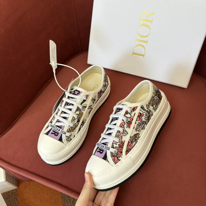 D designer sneaker