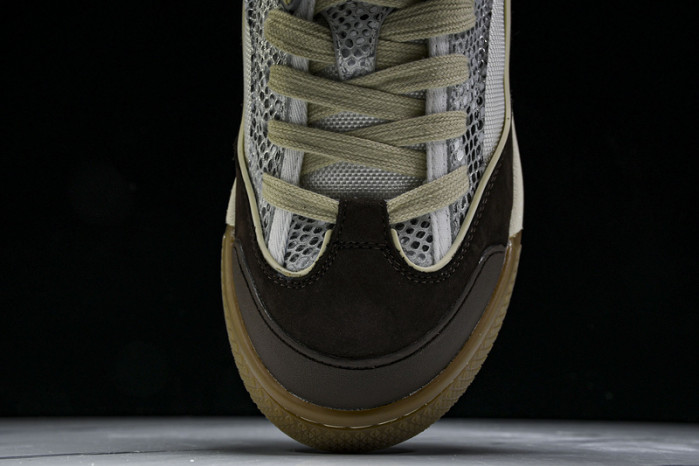 D designer sneaker
