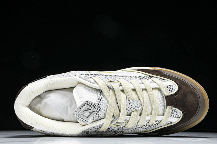 D designer sneaker