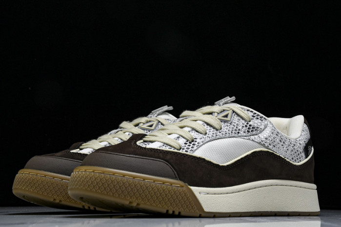 D designer sneaker