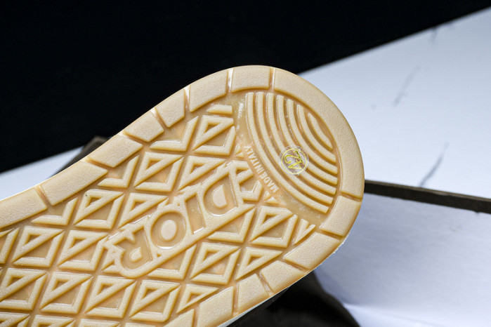 D designer sneaker